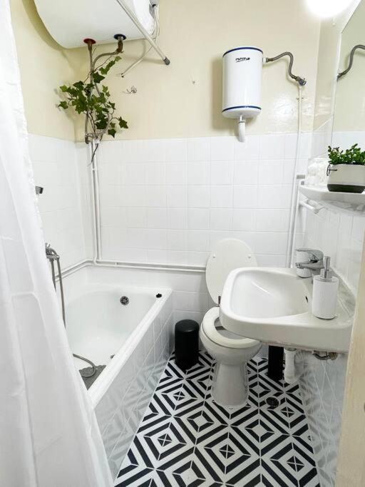 Cute And Quiet Apartment In The Center Of Atene Esterno foto